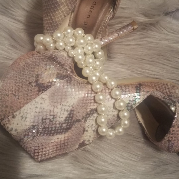 Heels - Picture 5 of 5